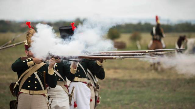 Deko Musketen und Vorderlader Gewehre mit Infanteristen